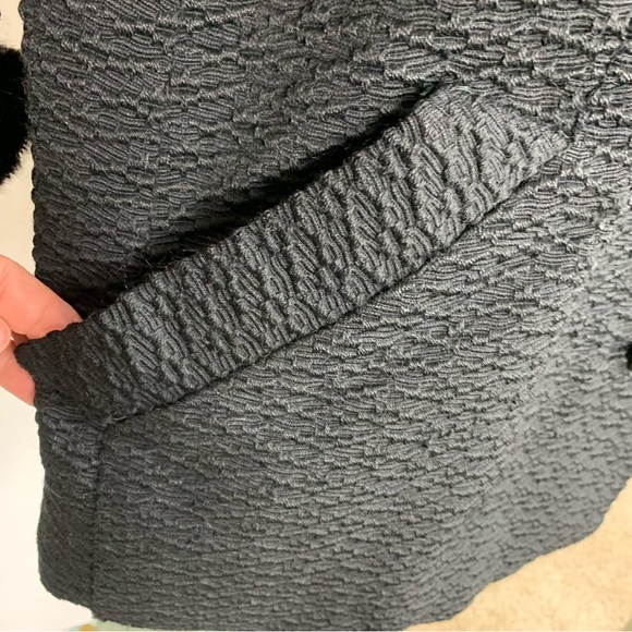 Vintage black coat with fur cuffs - Picture 4 of 14